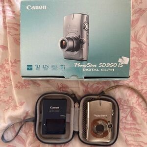 Canon powershot SD950 IS digital elph